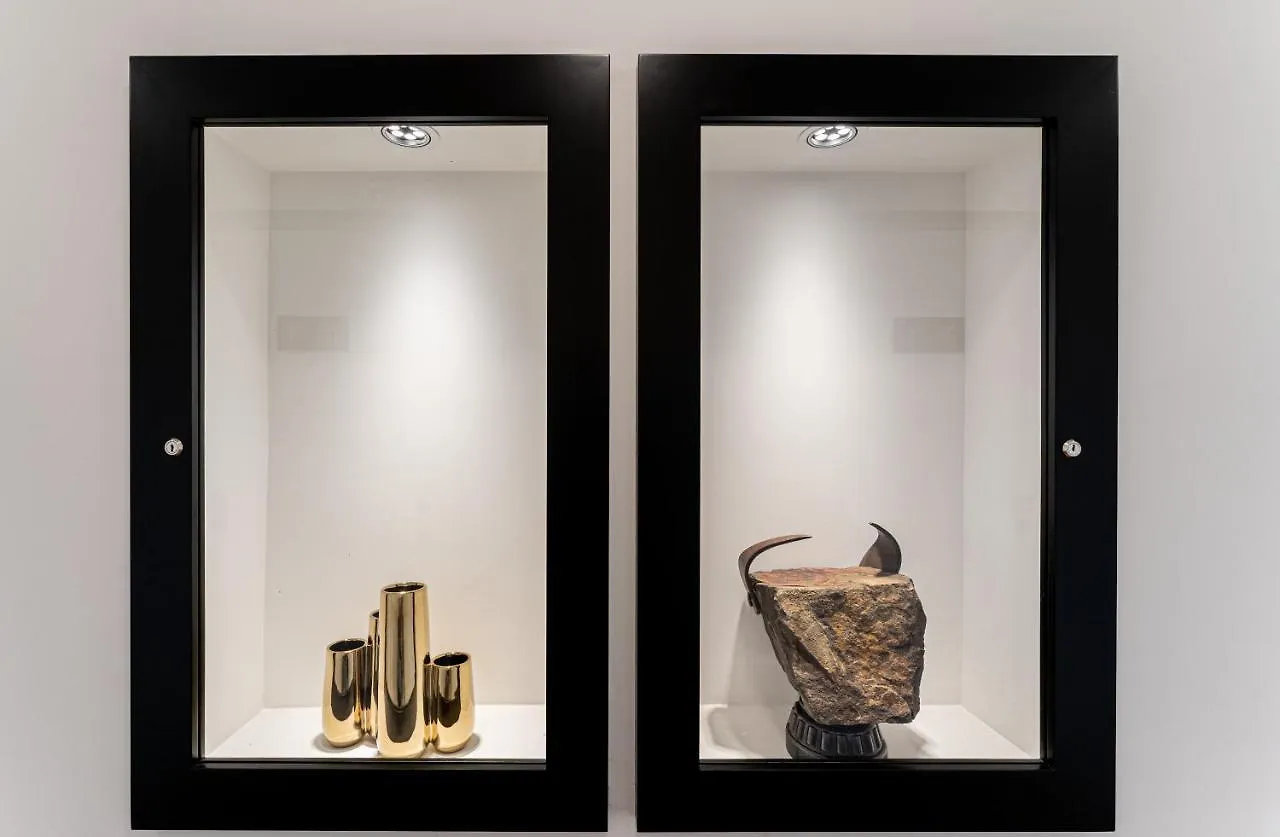 Nero Luxury Suites Cagliari 0*,  Italien