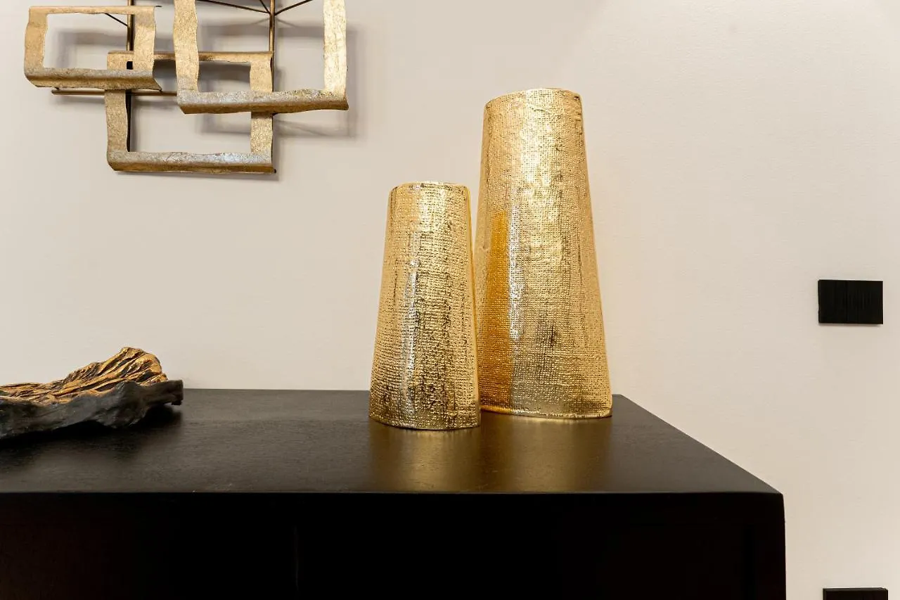 Nero Luxury Suites Cagliari 0*,  Włochy