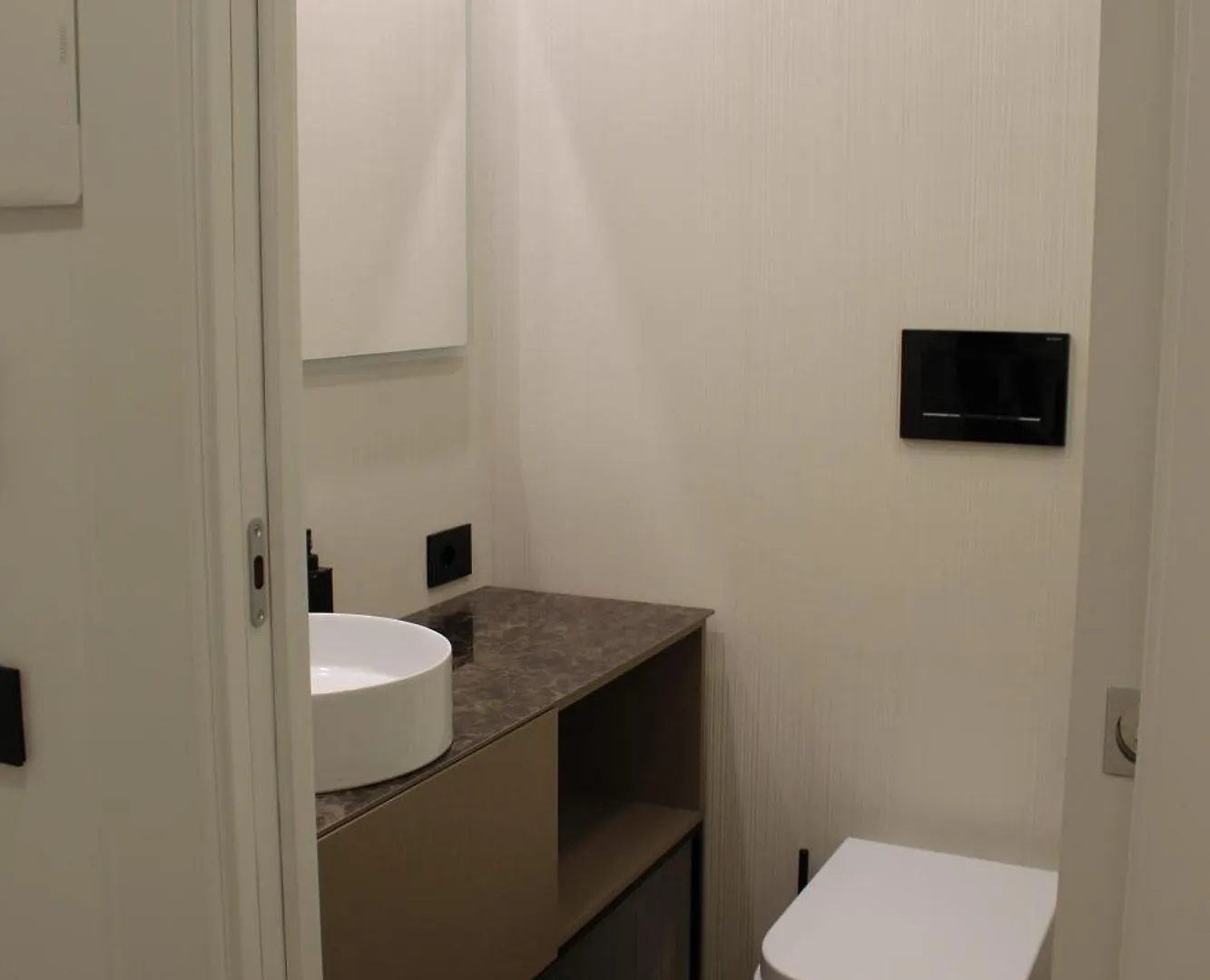 Nero Luxury Suites Cagliari 0*,  Italien